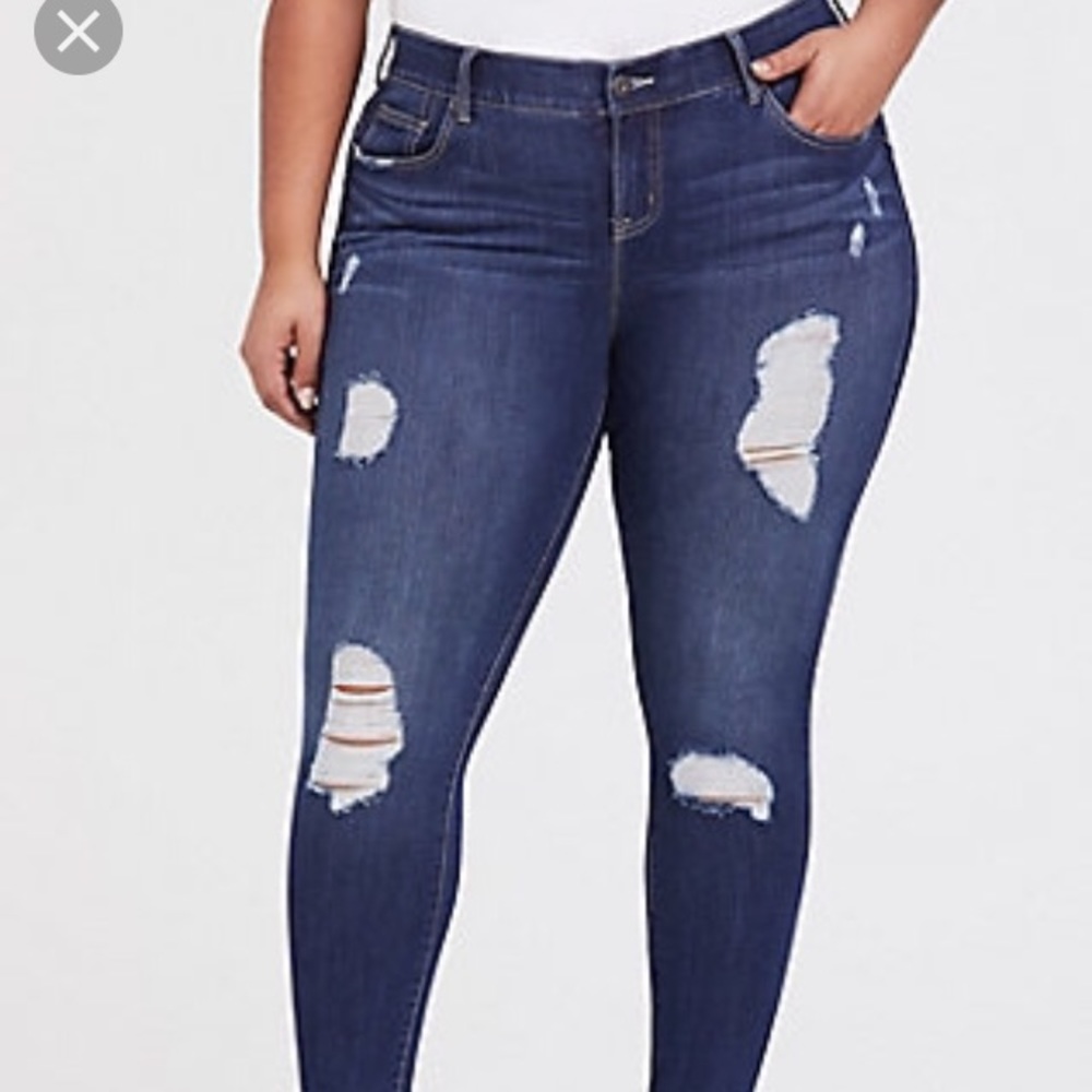 SOLDNWT boyfriend distressed torrid Jeans 26
